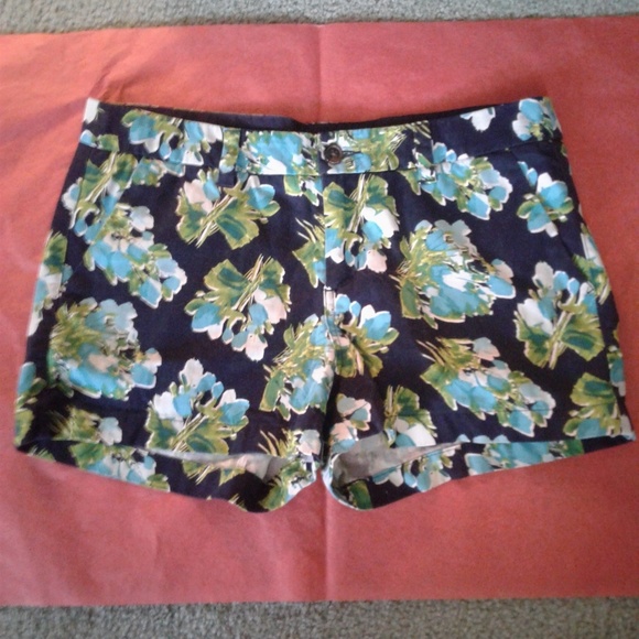 🔷 Merona Navy Blue Foral Shorts 🔷 - Picture 1 of 3